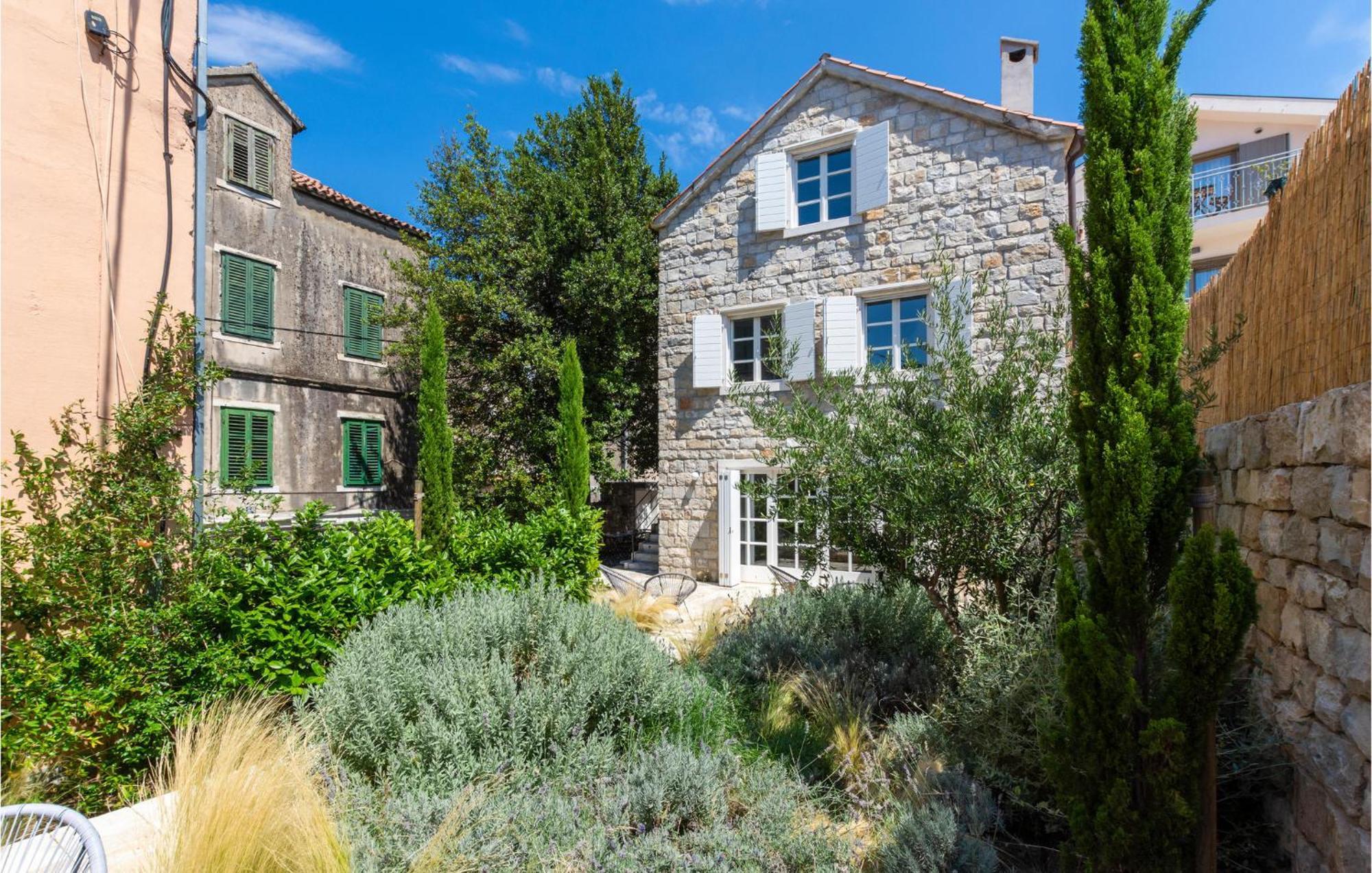 Stunning Home In Split With Outdoor Swimming Pool Exterior foto
